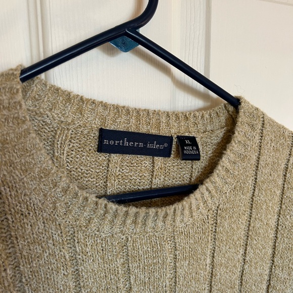 Northern Isles men’s XL oatmeal tan sweater - Picture 3 of 3